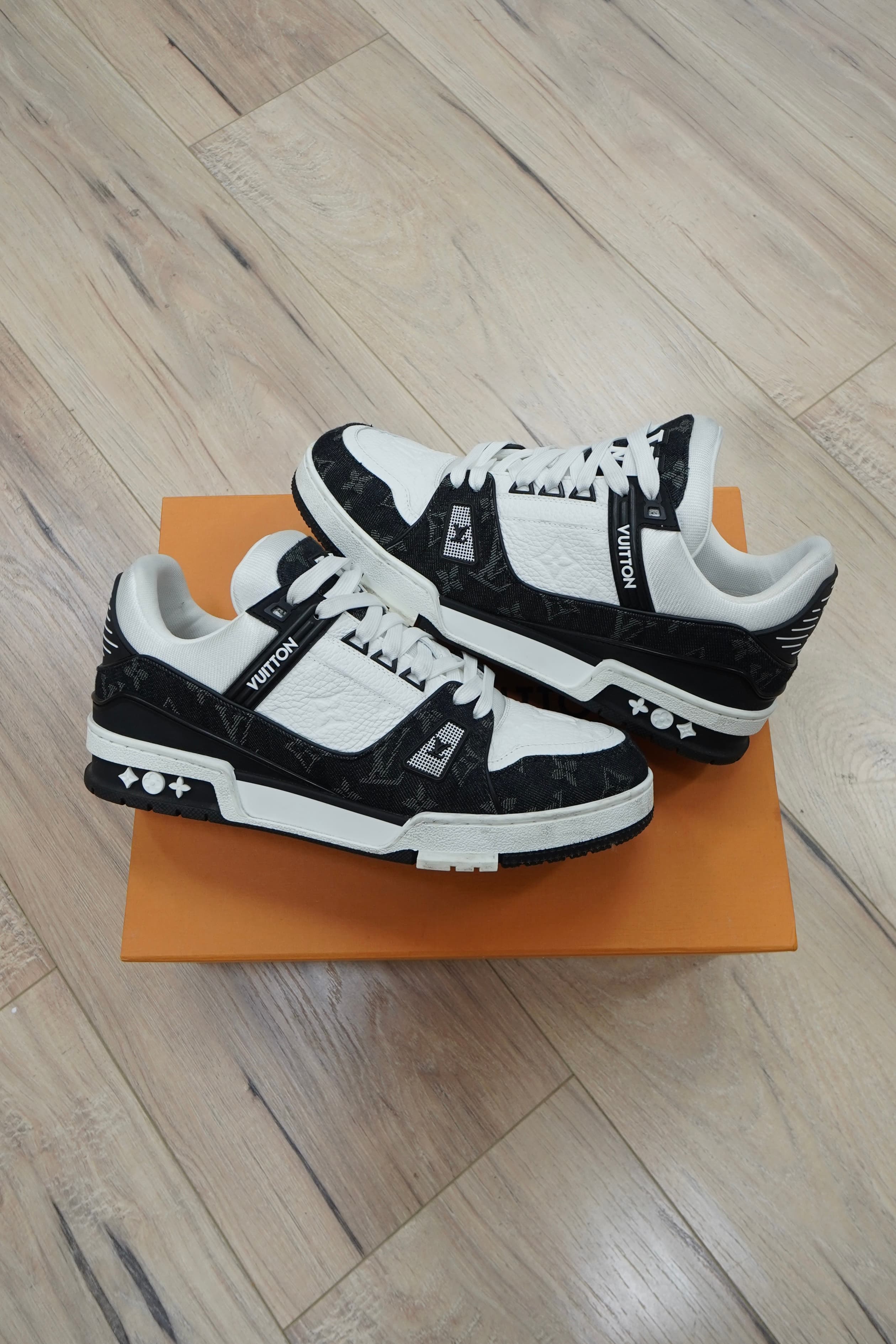 Louis Vuitton LV Trainer 'White Black'