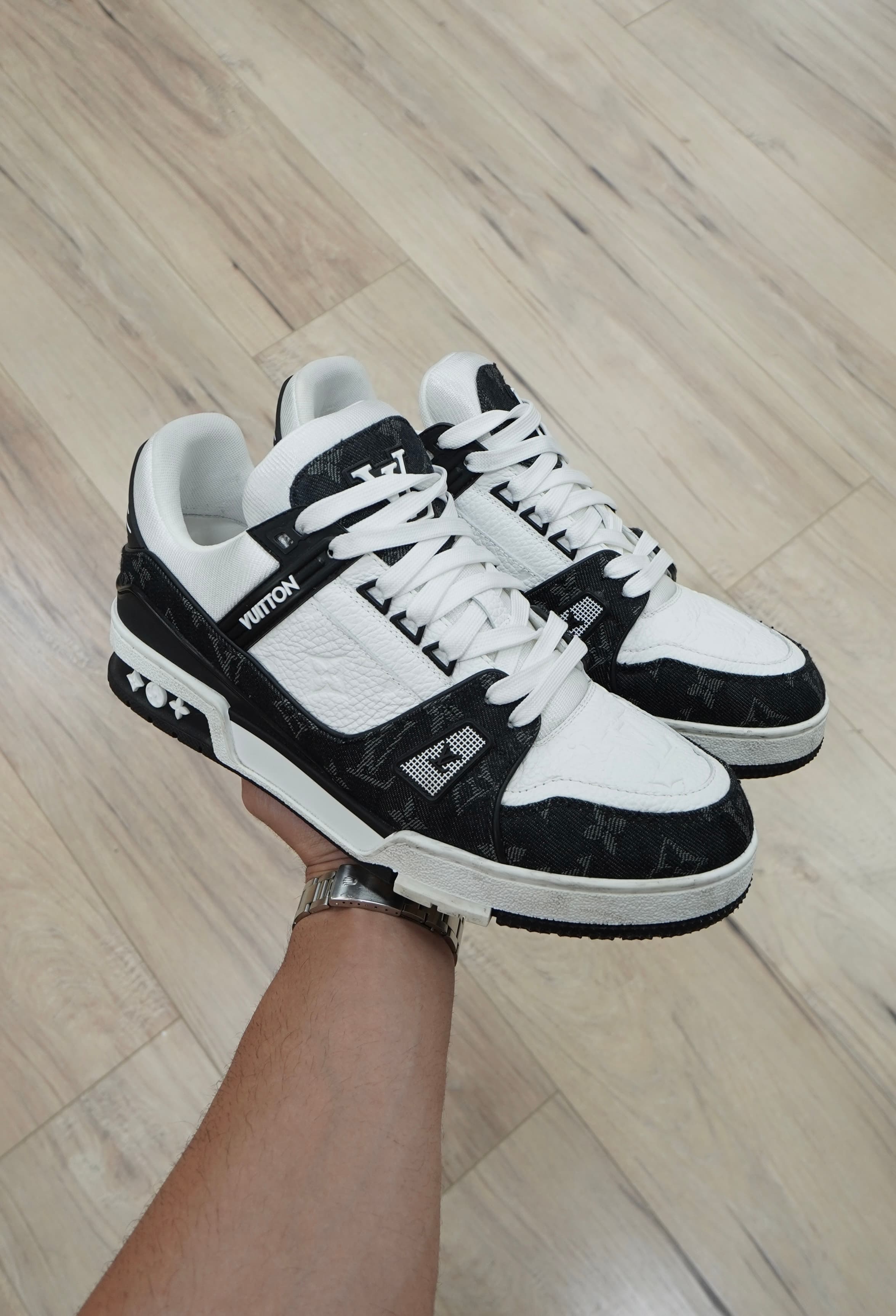 Louis Vuitton LV Trainer 'White Black'